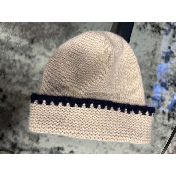 Chanel Beige & Navy Blue Knit Beanie Hat 97% Cashmere 1% Silk - Picture 2 of 7